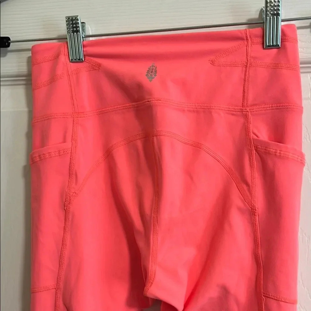 Free People Movement Coral Flare Leggings with Leg Slit with Pockets NWOT XS - Picture 3 of 4